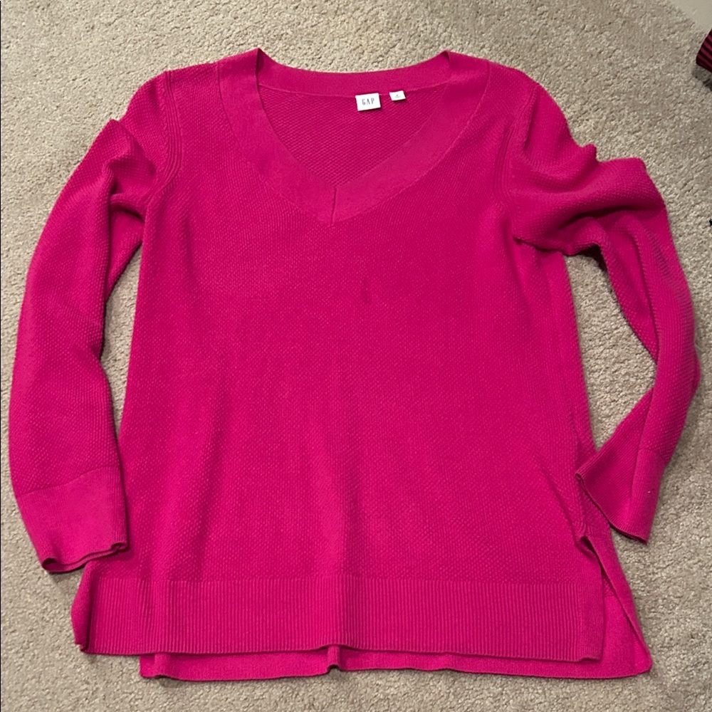 GAP Women's V-Neck Sweater in Vibrant Fuchsia Pink